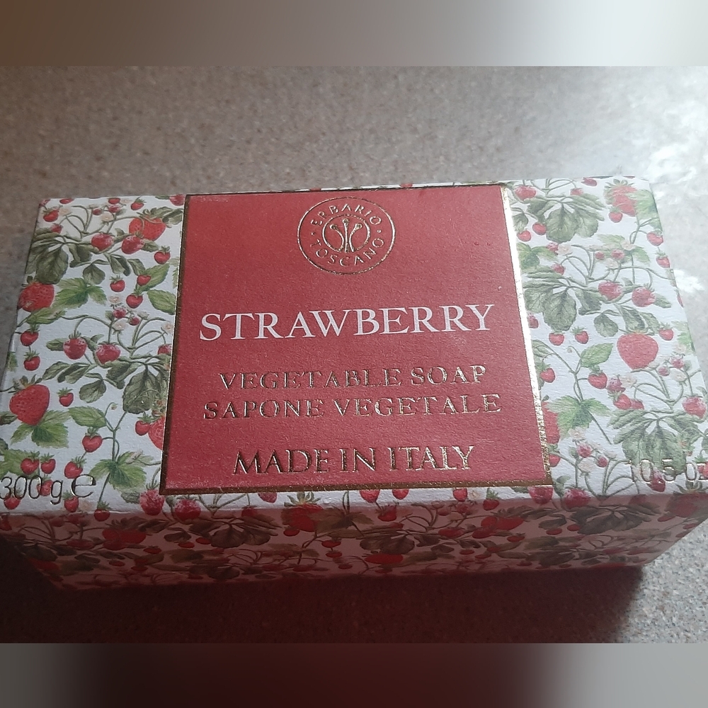 Erbario Toscano Strawberry Vegetable Soap Made in Italy 10.5oz.